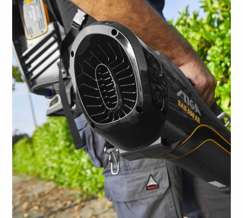 stiga_sbl900ae_blower_lifestyle1 - Mowers Online Stiga SBL900AE leaf blower handheld