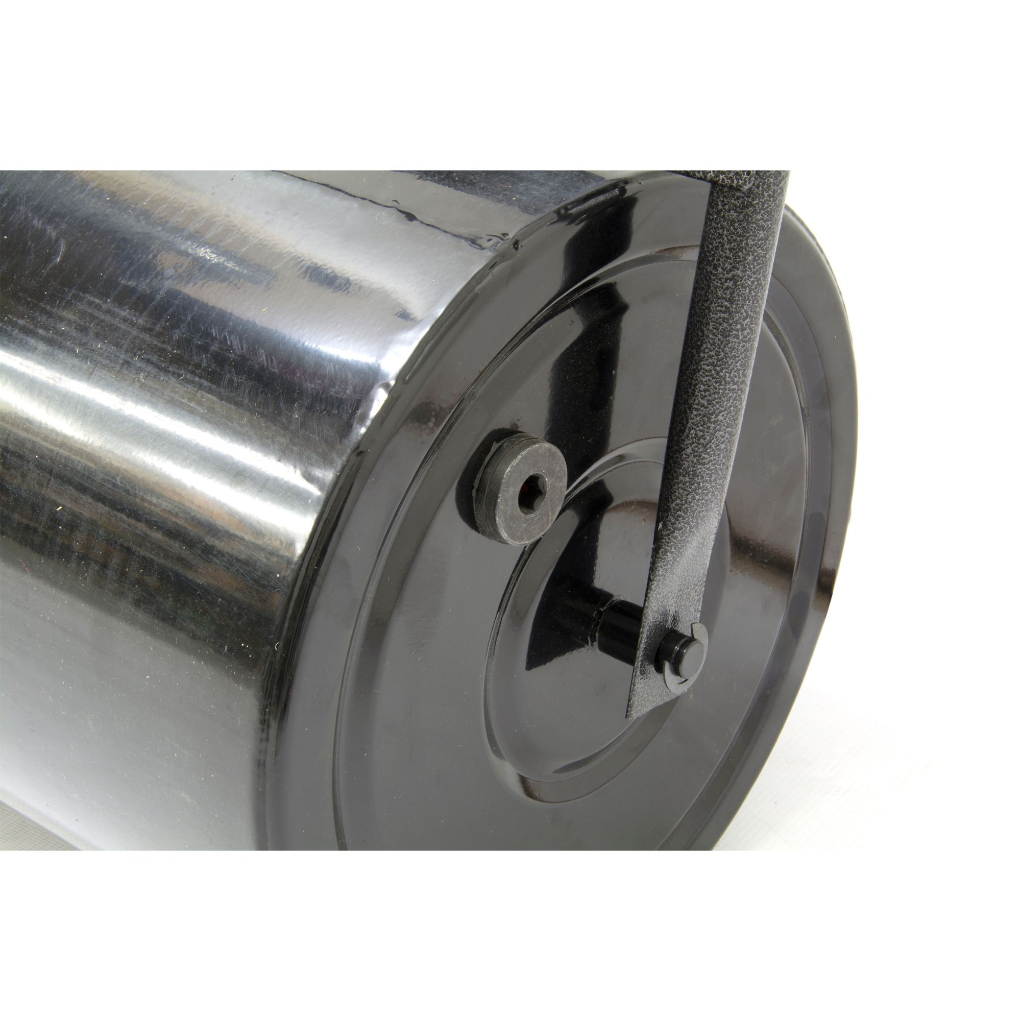 15bkxwss4pa.jpg - Mowers Online Cylindrical drum roller with mounting bracket and contact pad.