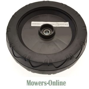 Mower wheel with pneumatic tire and bearing hub