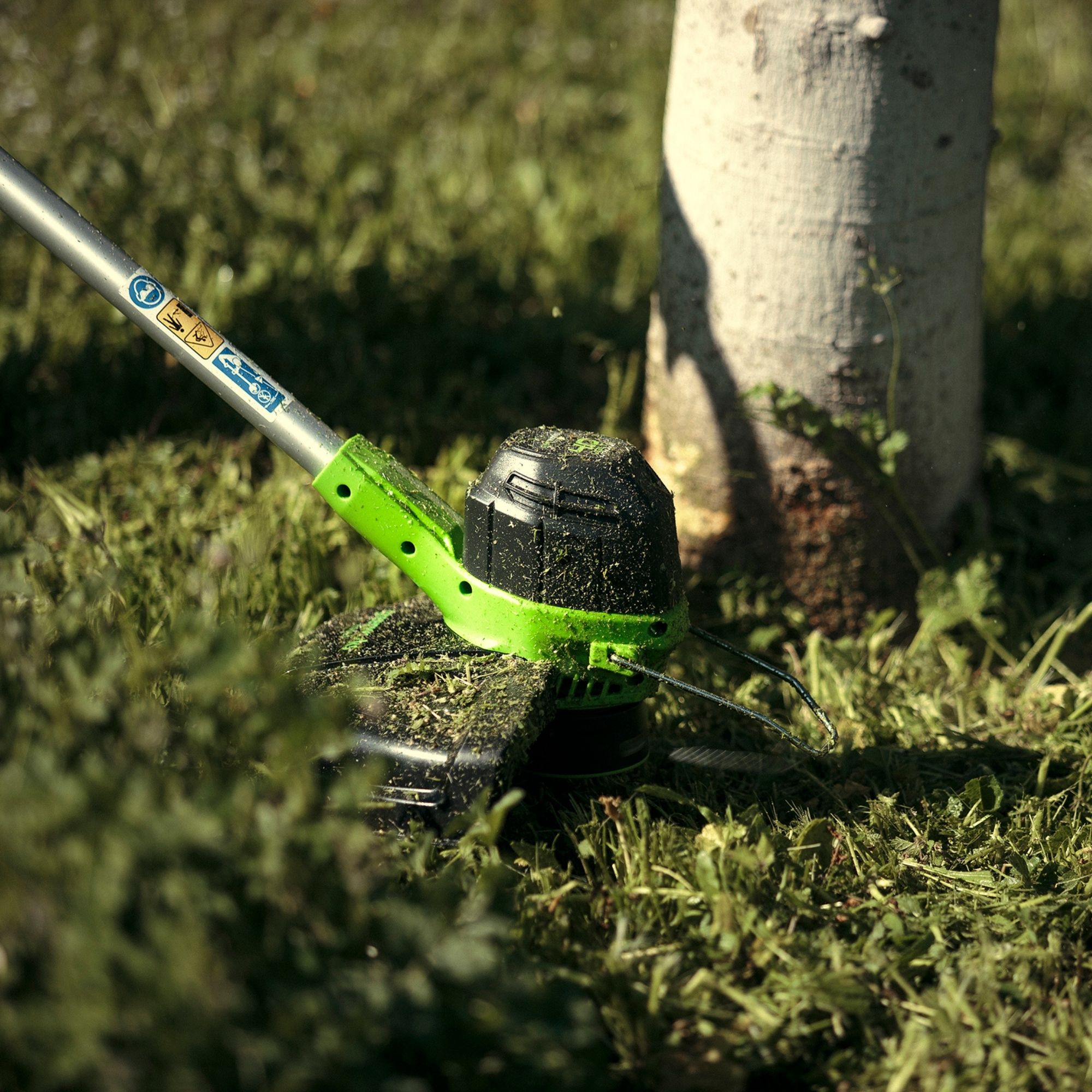 3cm5nbzoskg.jpg - Mowers Online String trimmer head with green housing.