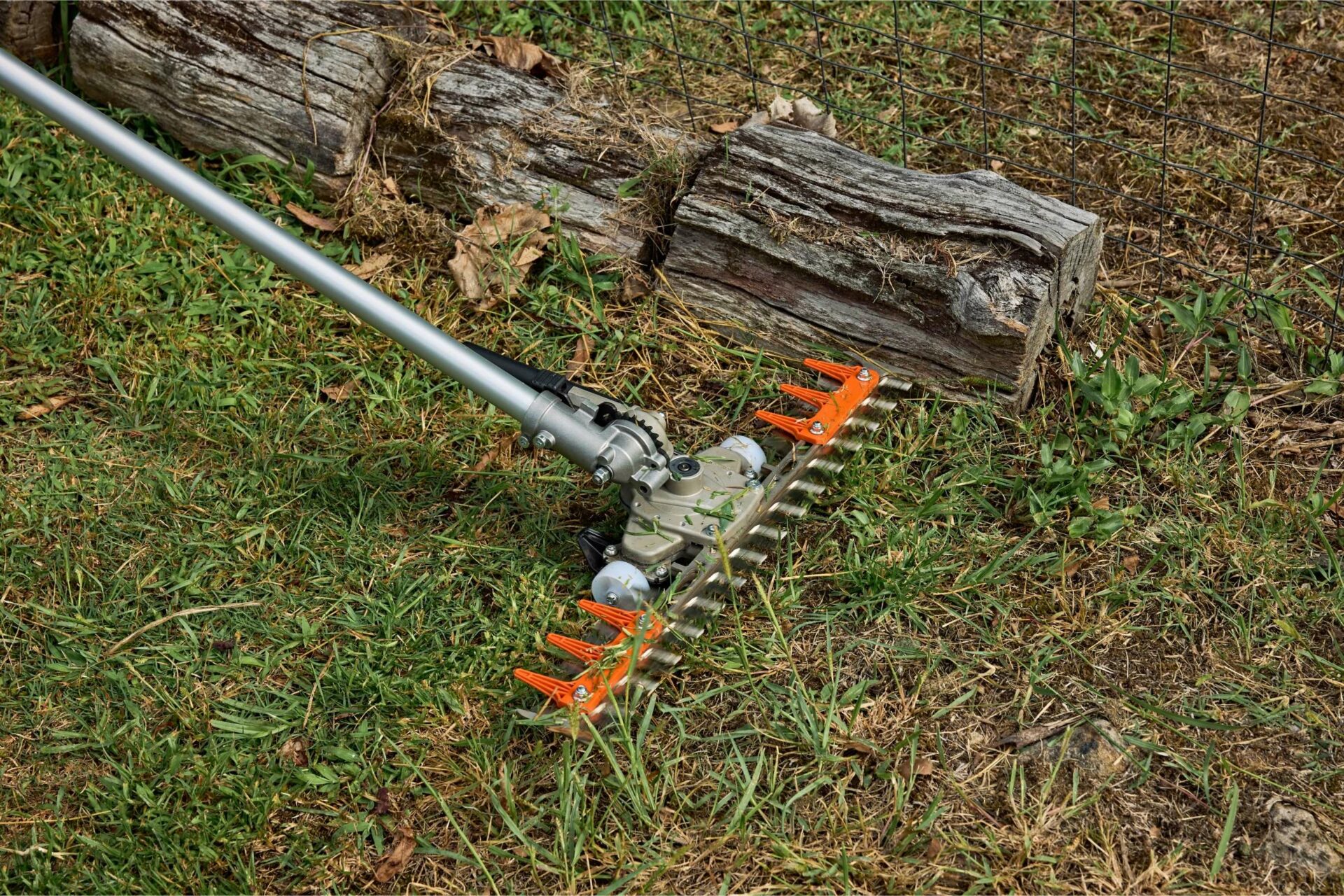 3wwvyjniesr.jpg - Mowers Online Measuring scale with metal pipe and log