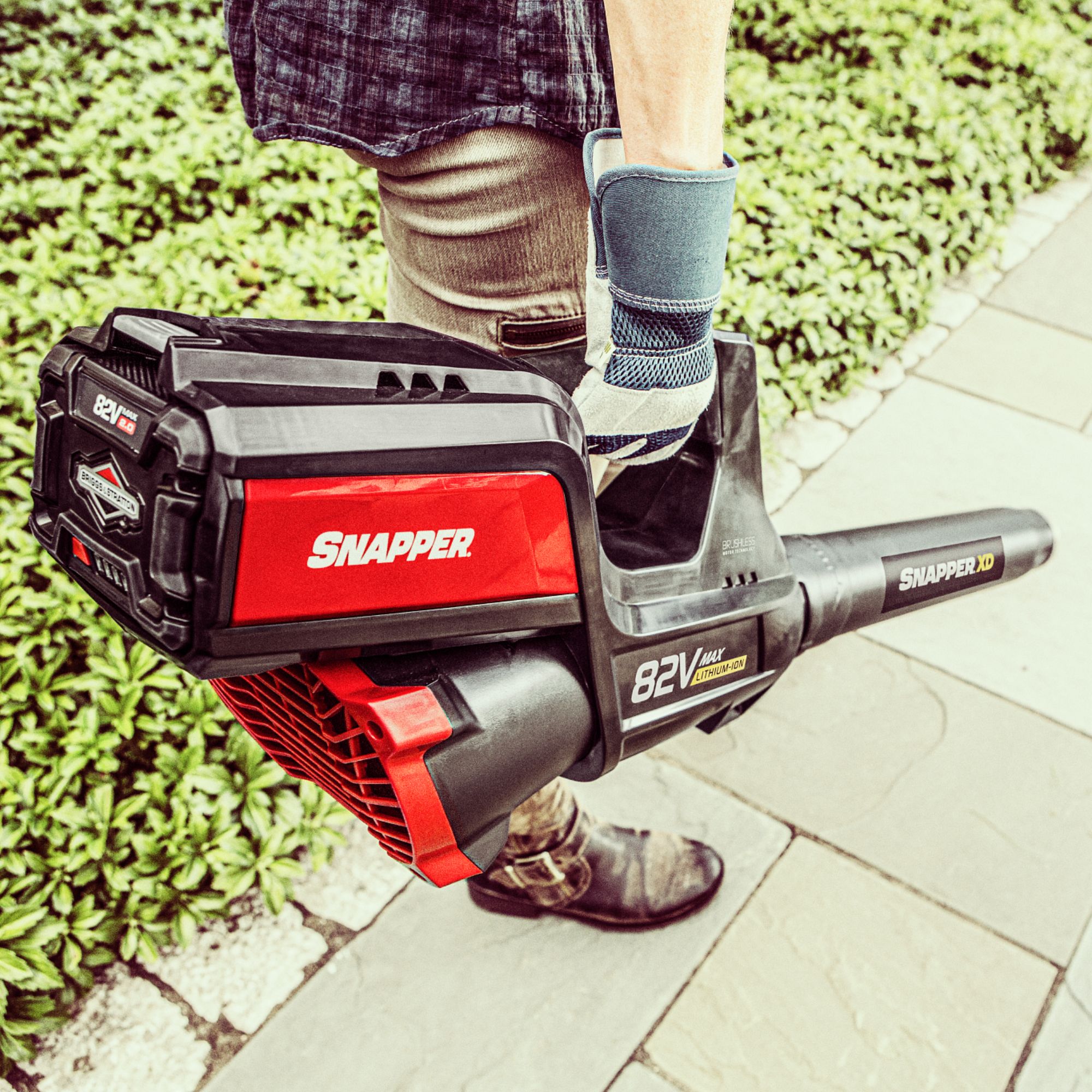 54z3ih10iza.jpg - Mowers Online Snapper cordless chainsaw with battery and charger