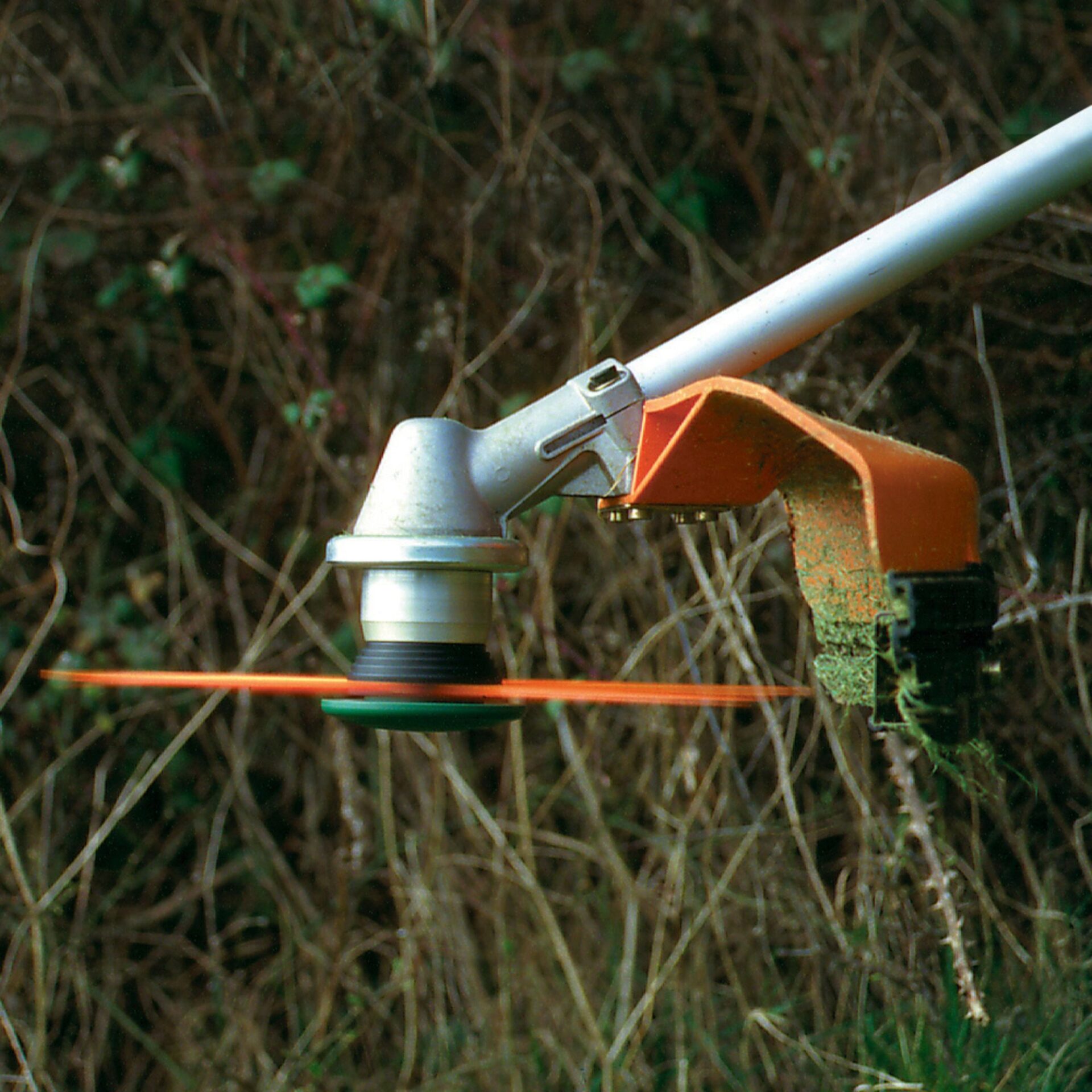 5gwuj4l03m4.jpg - Mowers Online String trimmer head with orange guard attachment