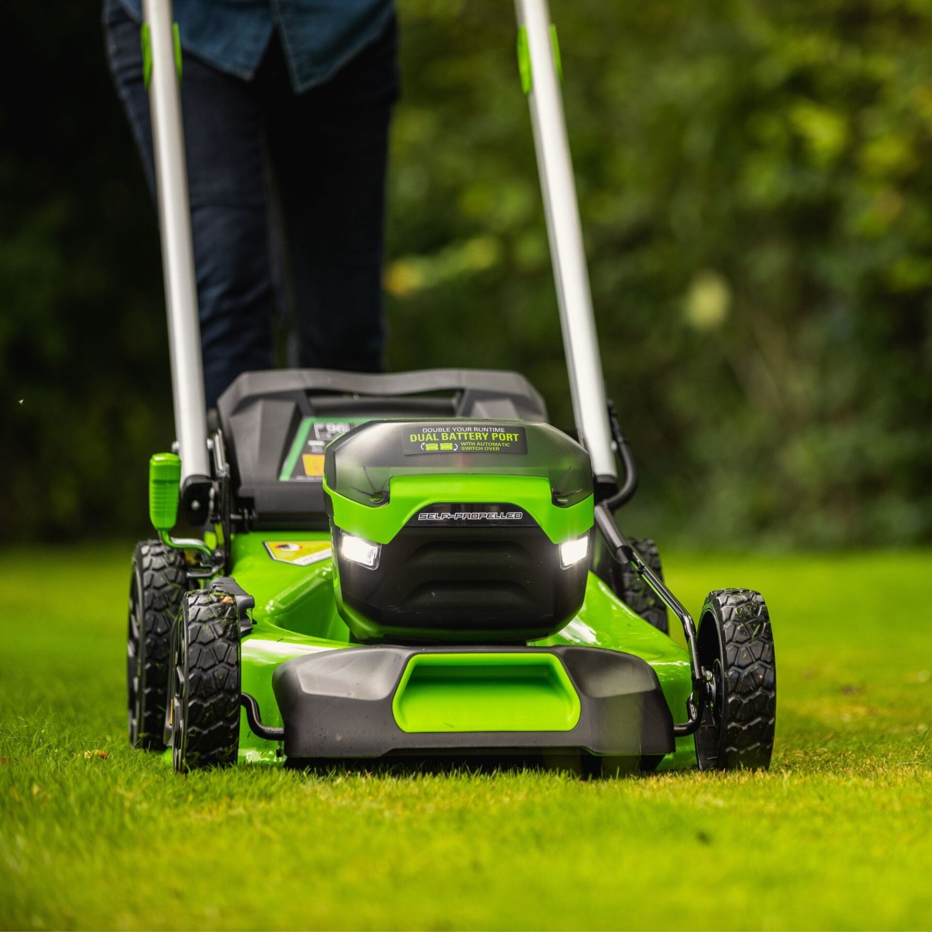f3jqv3uhagi.jpg - Mowers Online Green push lawn mower on grass