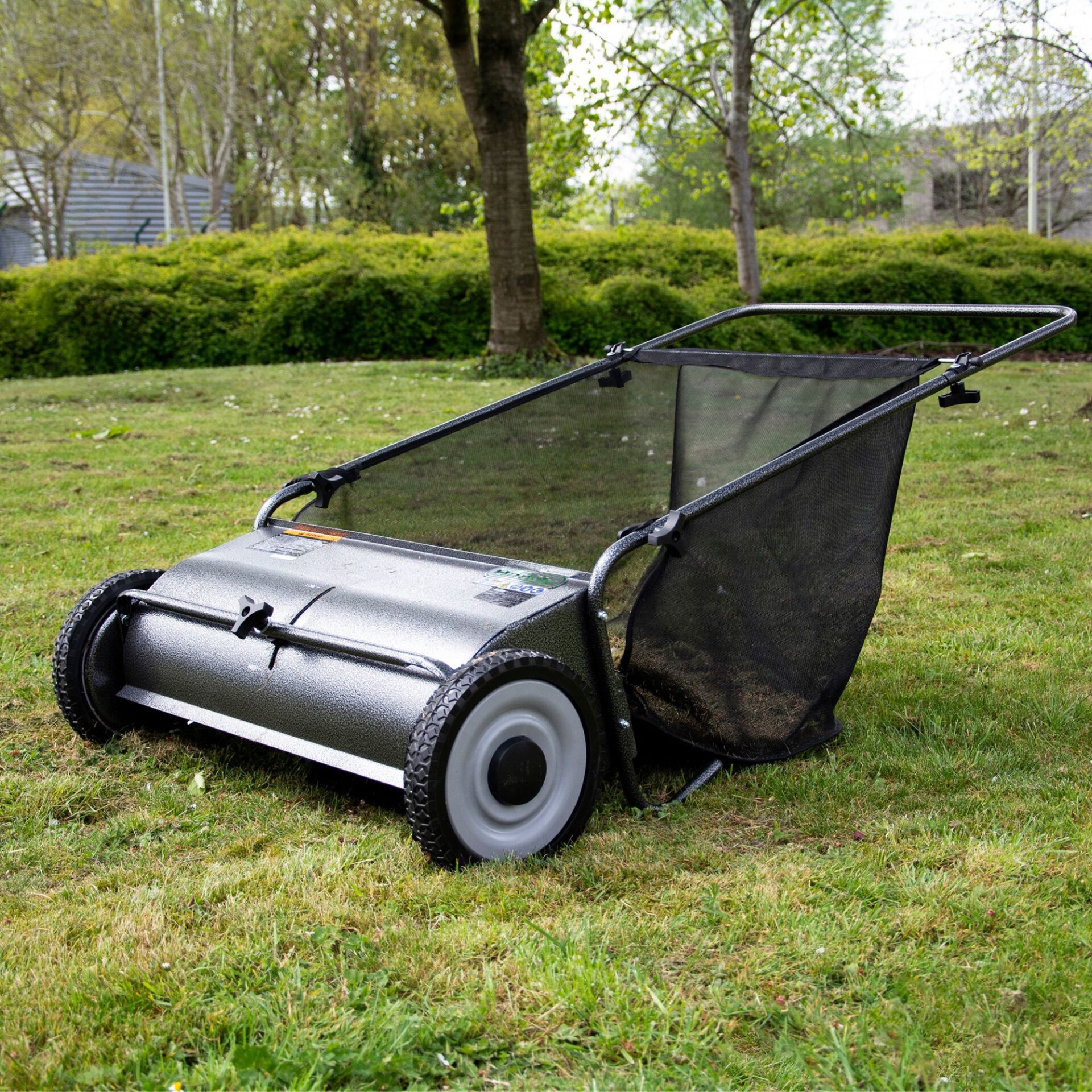 fesxpbbdgyd.jpg - Mowers Online Manual push lawn mower with collection bag