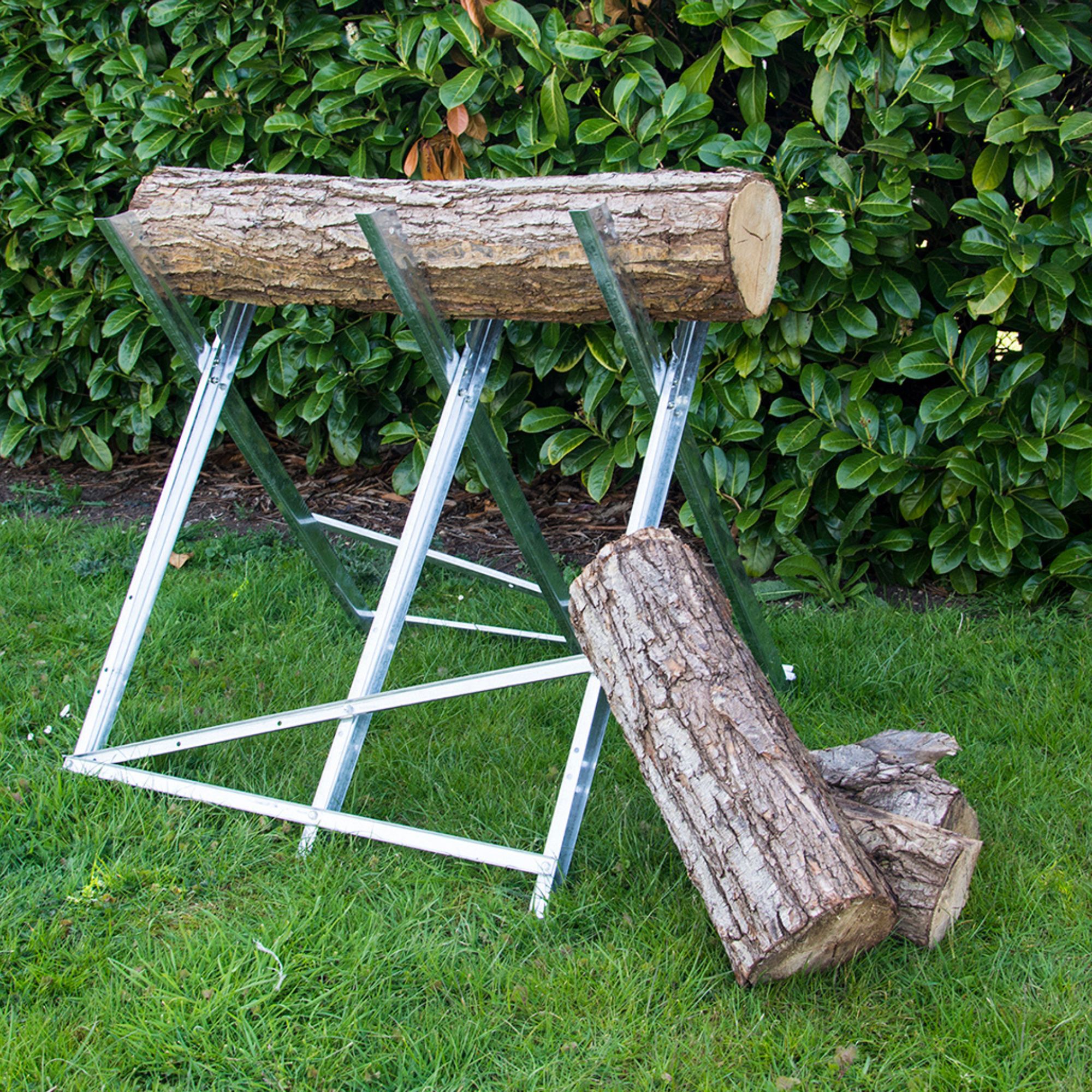 fjbxglke4lg.jpg - Mowers Online Wooden sawhorse with metal frame and log.