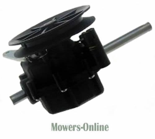 fupfy3zshxn.jpg - Mowers Online Lawn mower gearbox assembly with shaft