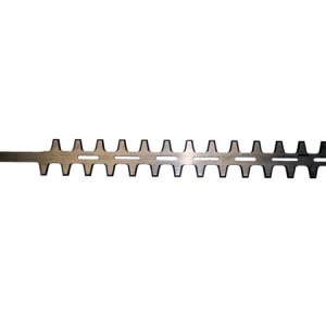 Hedge trimmer blade with serrated cutting edges
