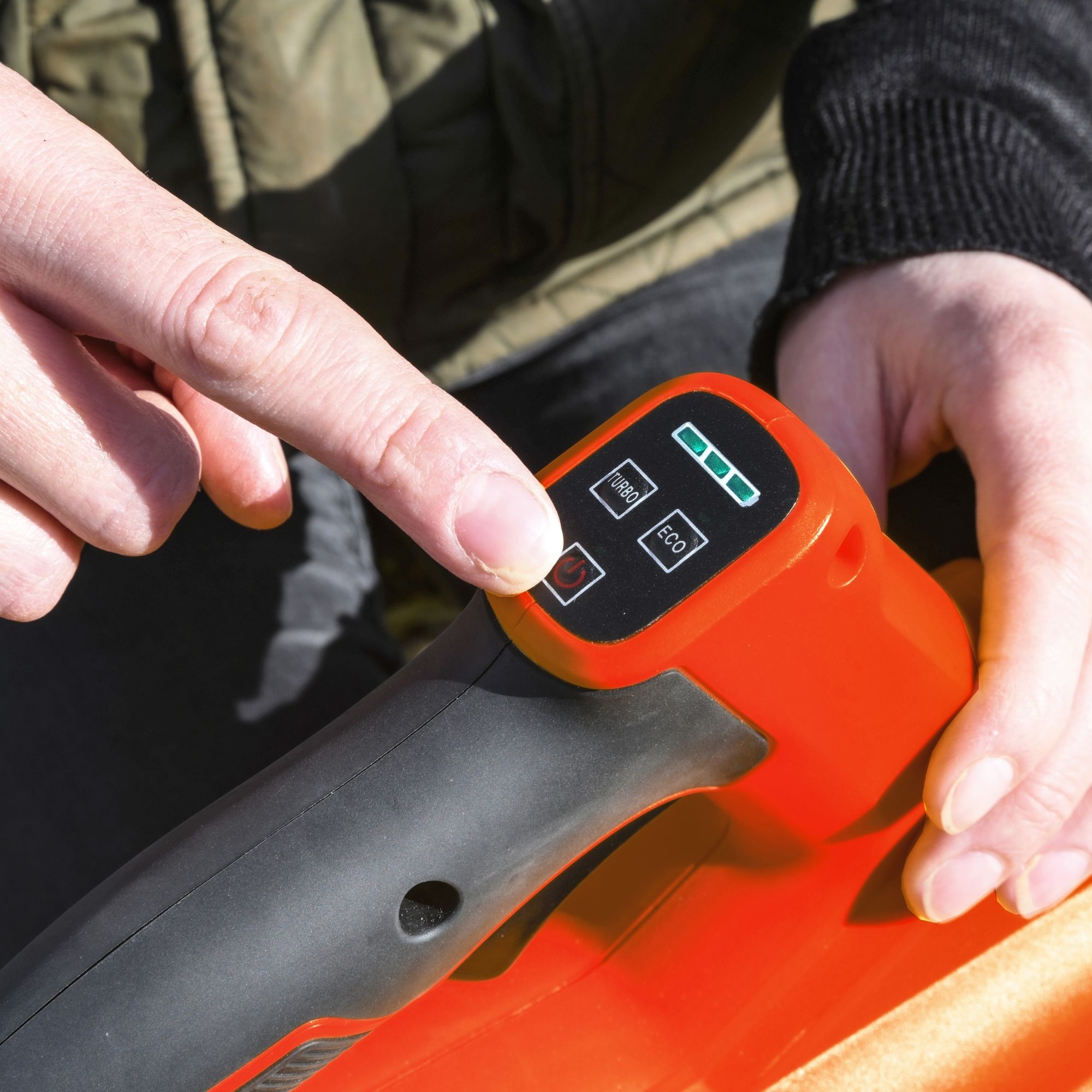 knazunsybyd.jpg - Mowers Online Chainsaw safety throttle control handle