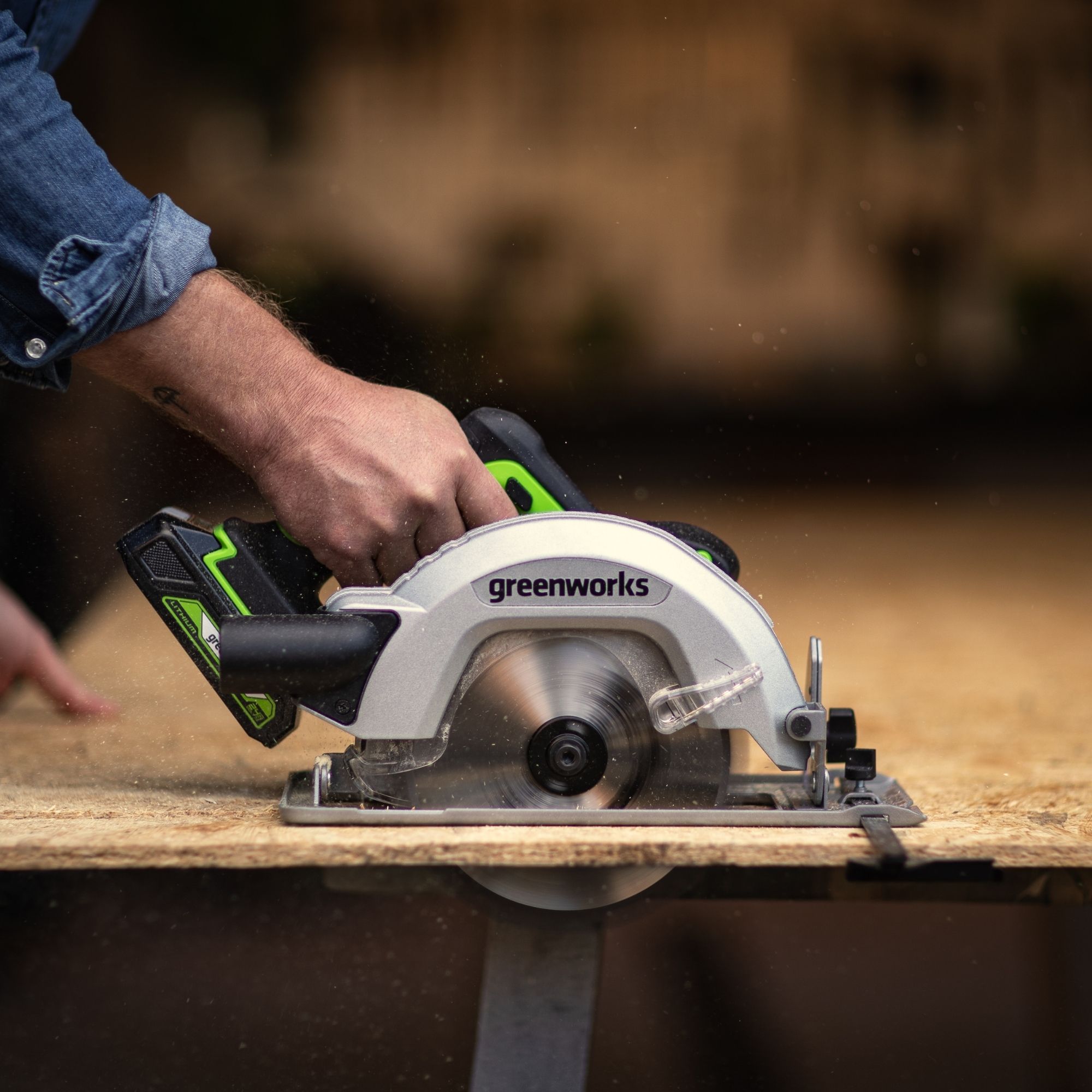 narnasiqznd.jpg - Mowers Online Greenworks cordless circular saw cutting wood