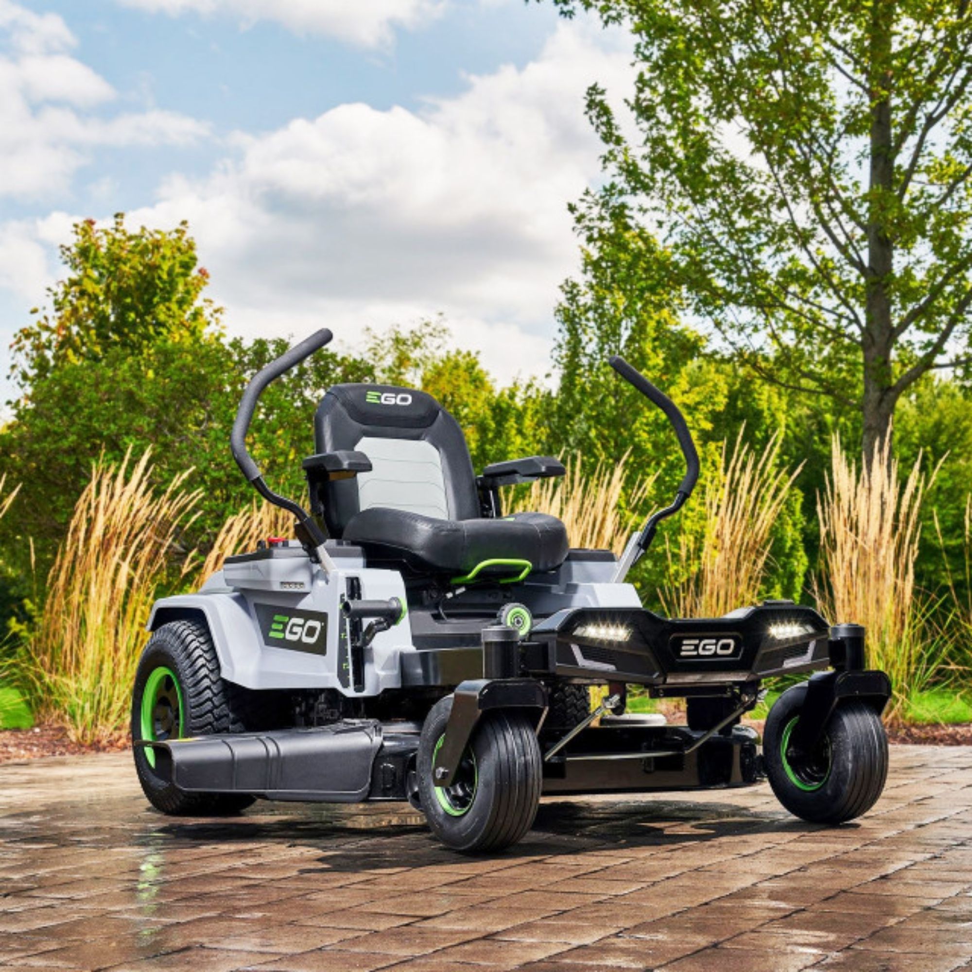 r4bg2yefqpg.jpg - Mowers Online Zero turn radius riding mower with open deck