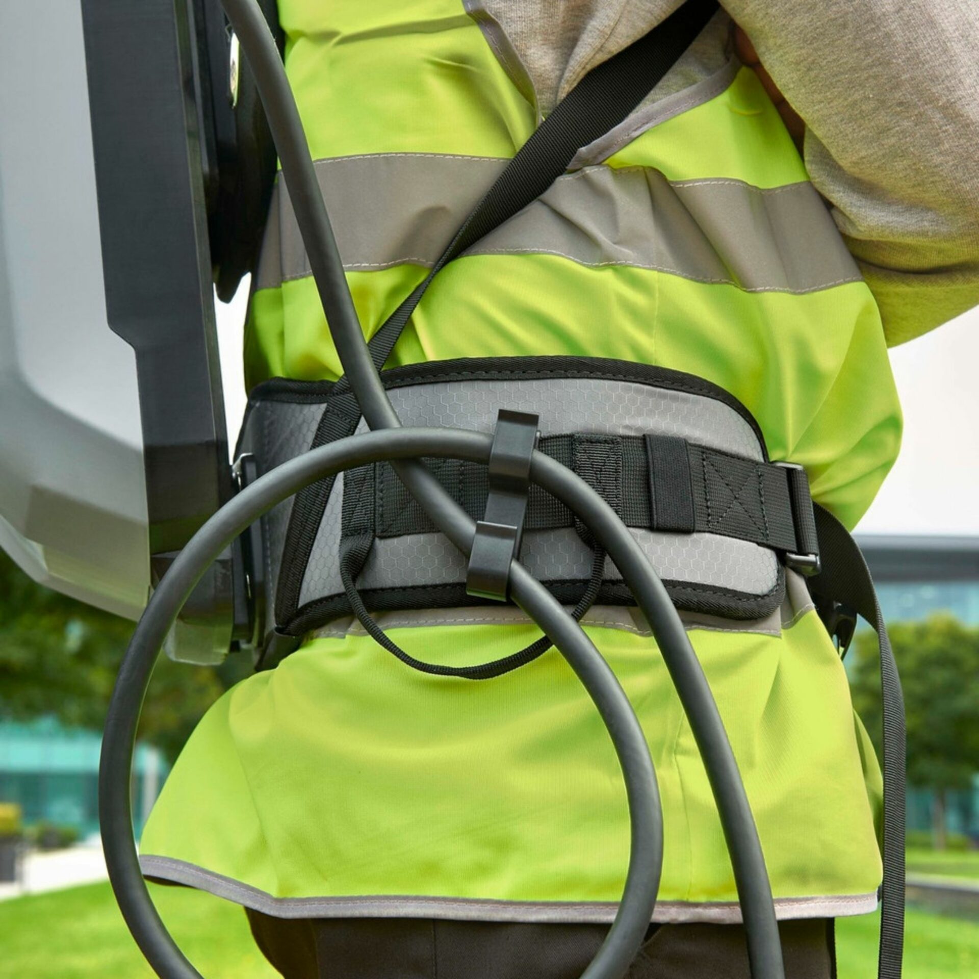 ru25jpecewj.jpg - Mowers Online Worker wearing safety vest holding coiled electrical cord