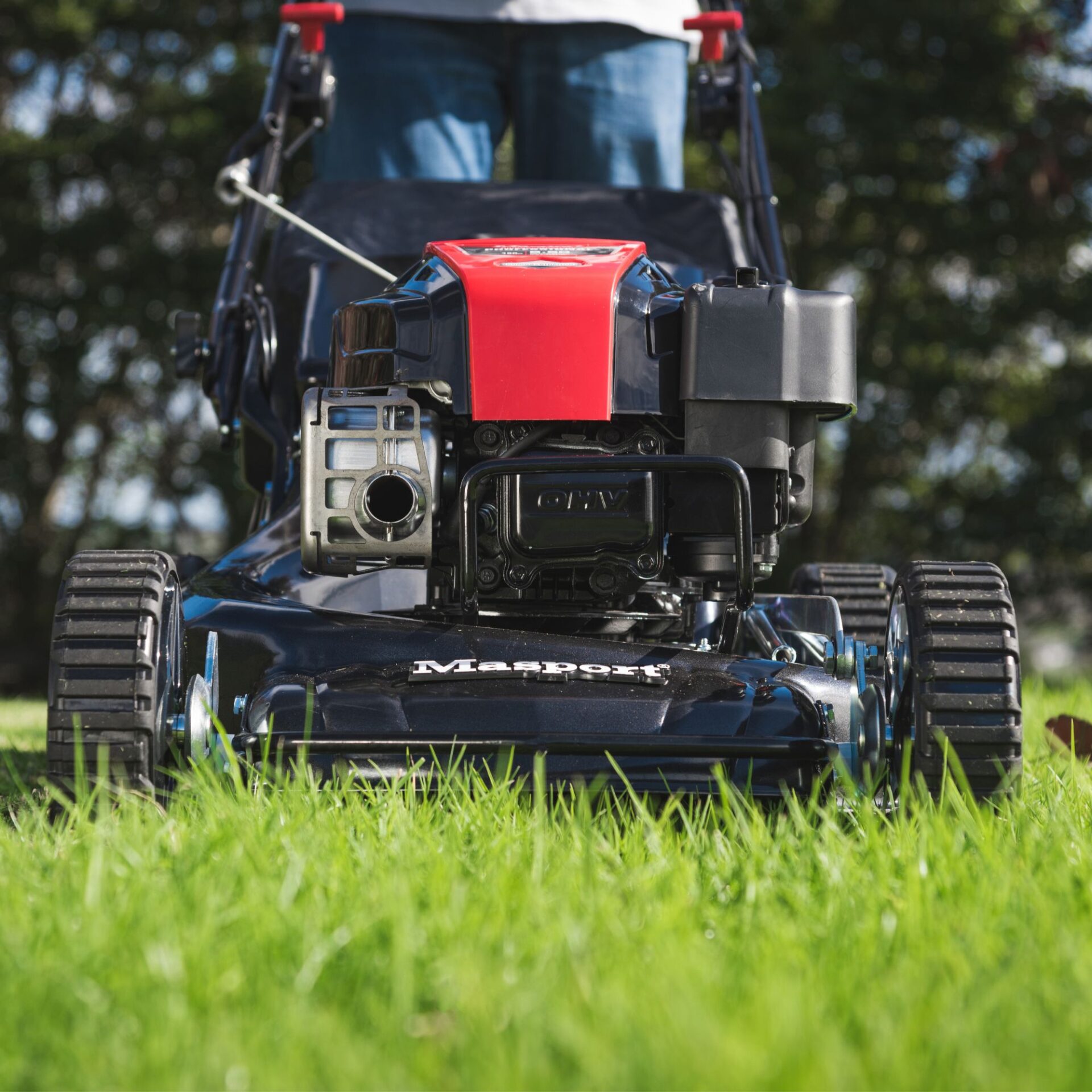 xagodwvkv2s.jpg - Mowers Online Mammoet self-propelled lawn mower front view