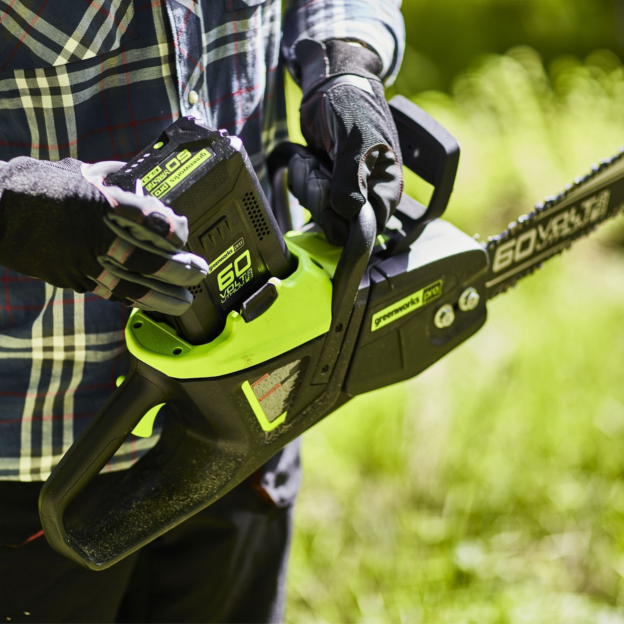 xh4nkxksav4.jpg - Mowers Online Cordless chainsaw with lime green and black design