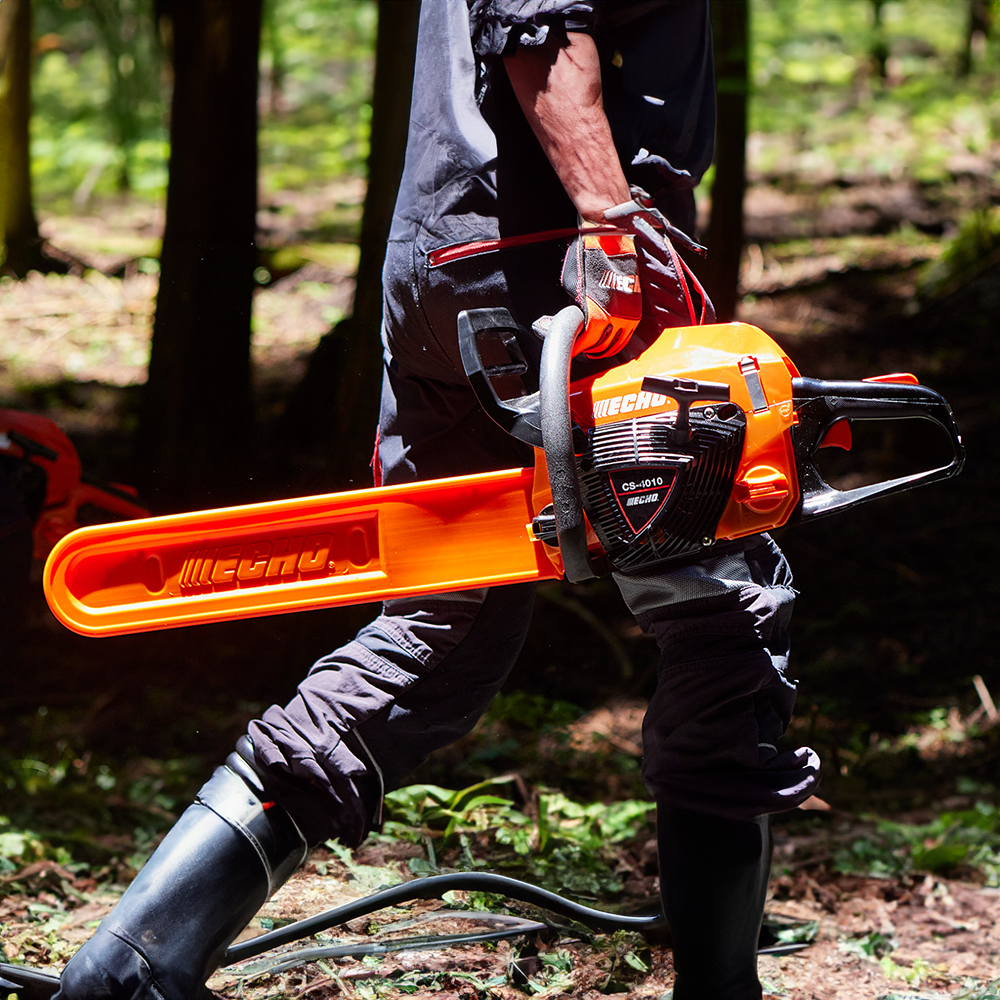 xjnzcnqoq02.png - Mowers Online Chainsaw with orange guide bar and black handle