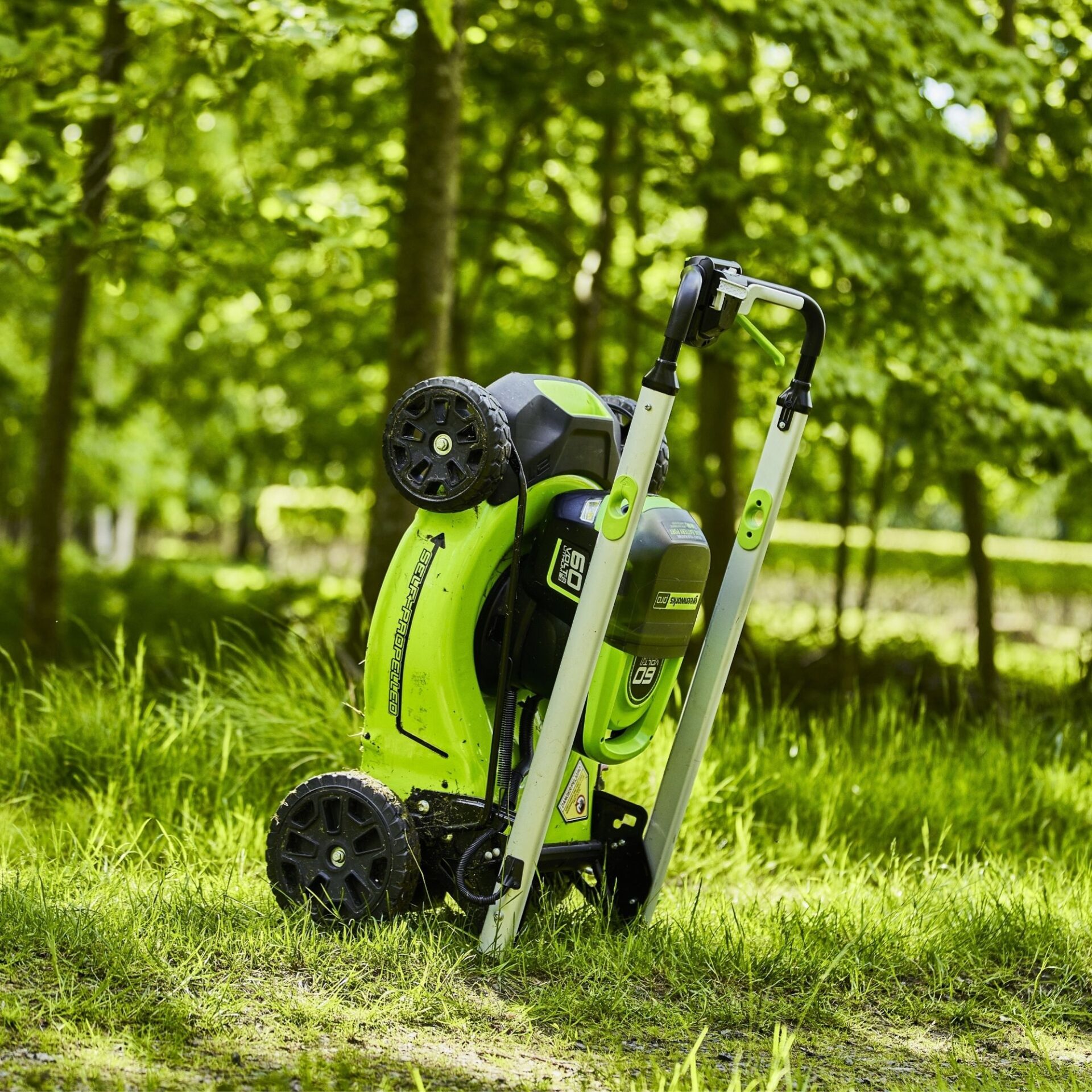 ya5m3mfb45e.jpg - Mowers Online Electric stand-up scooter with lime green frame