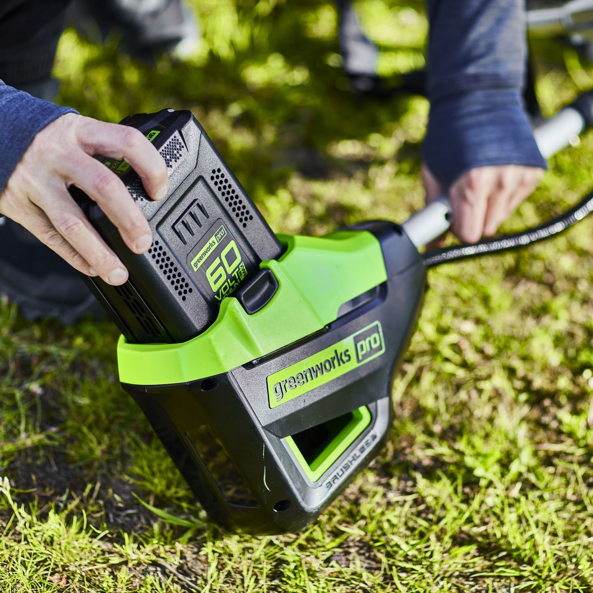 yu00rkhdu2t.jpg - Mowers Online Greenworks battery charger with power tool battery