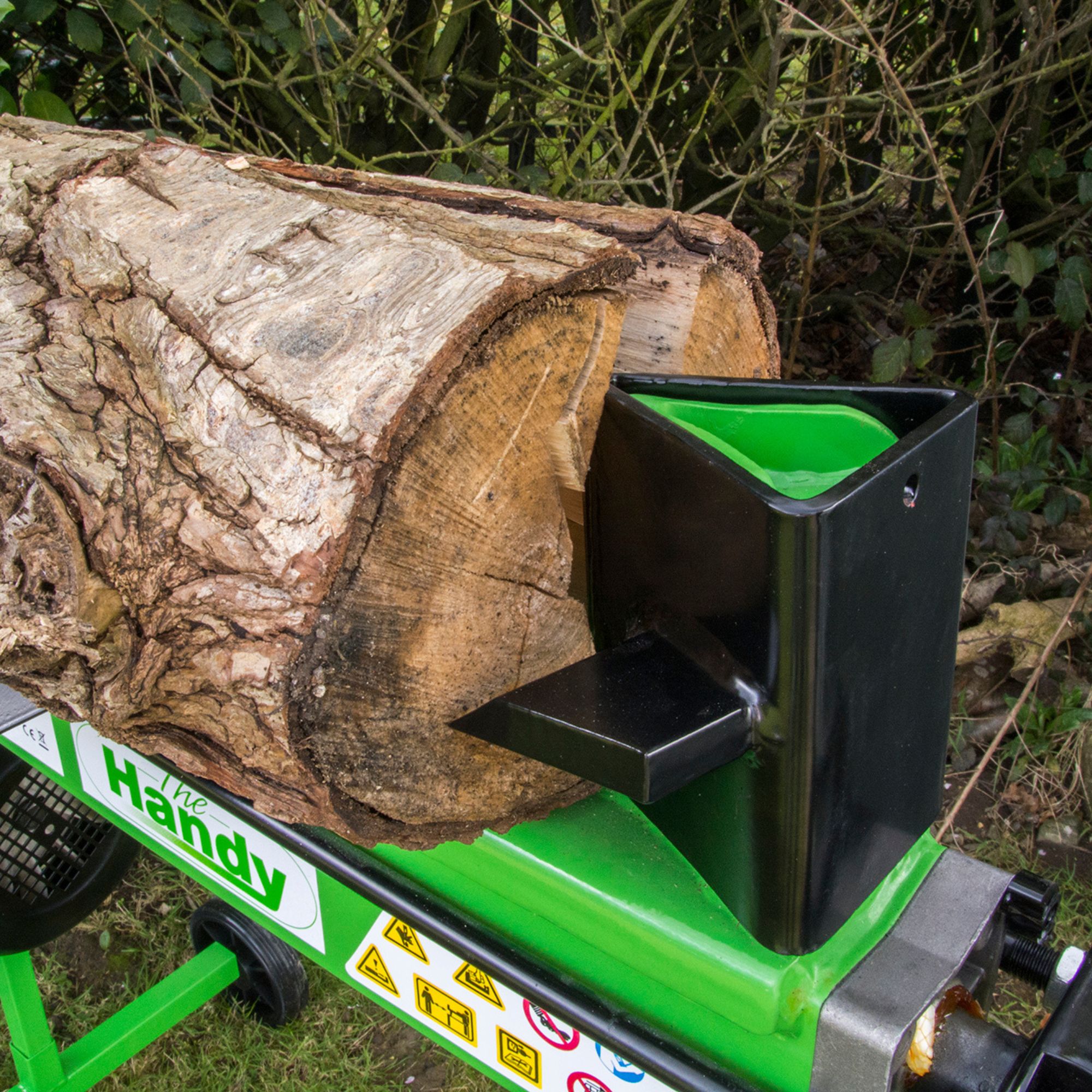 zks0dre5vzk.jpg - Mowers Online Wood chipper with log feed chute